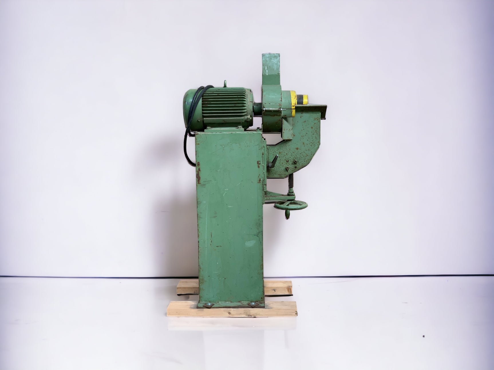 BEZNER CAH Anspitzmaschine Anfasmaschine