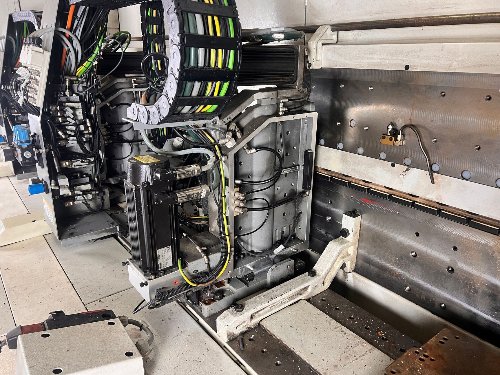 IMA Novimat Concept /I/G/80/650/R3 Kantenanleimmaschine