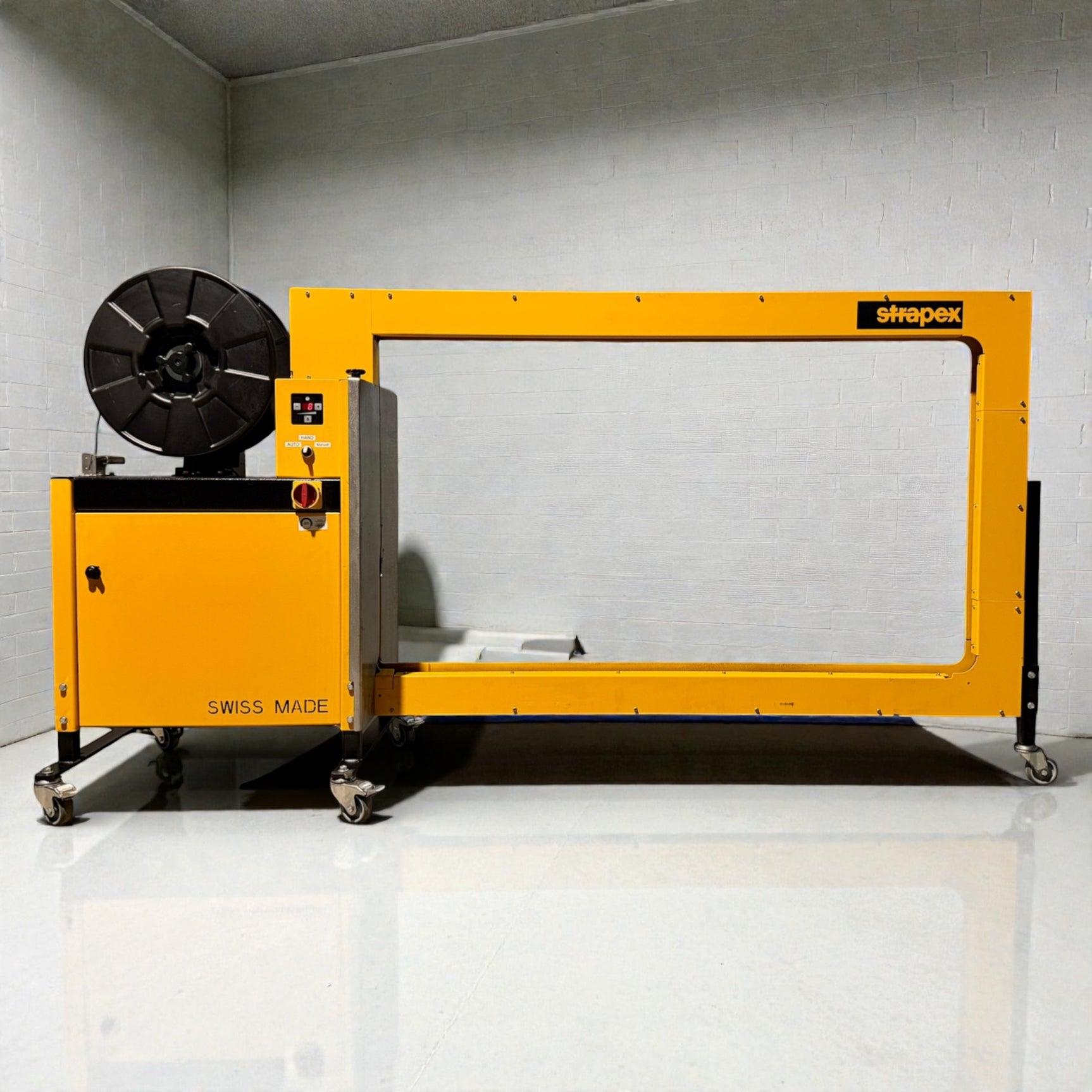 Strapex SMG 65 automatische Umreifungsanlage mit Fördertechnik und modularen Gliederbandförderanlage