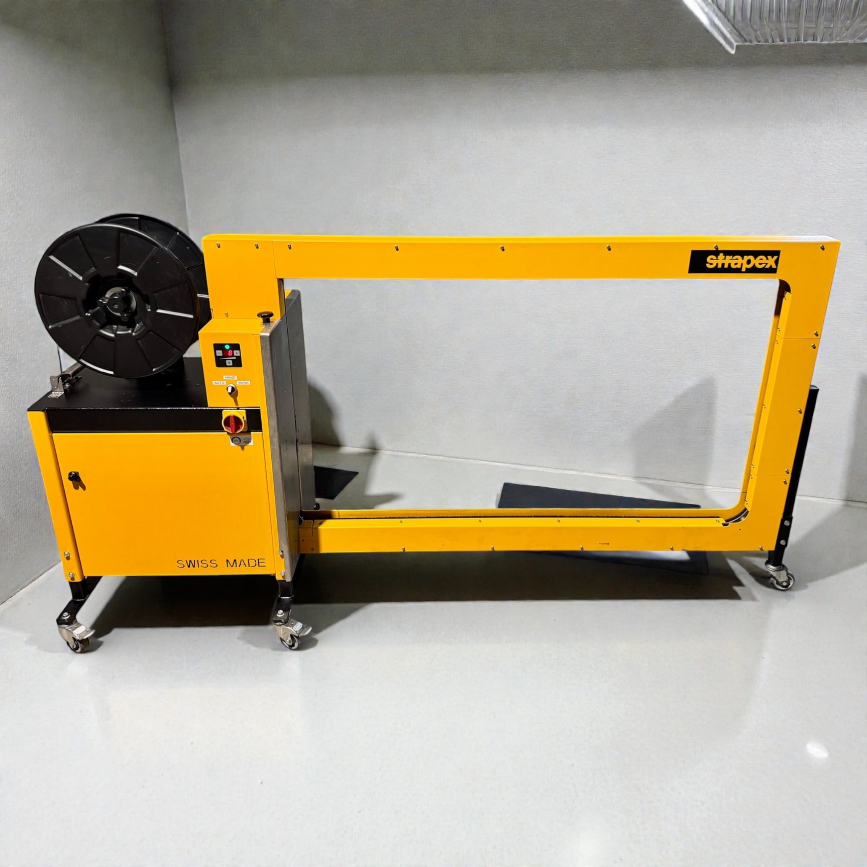 Strapex SMG 65 automatische Umreifungsanlage mit Fördertechnik und modularen Gliederbandförderanlage