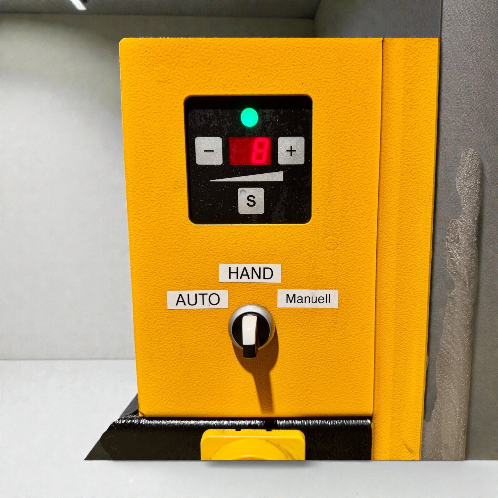 Strapex SMG 65 automatische Umreifungsanlage mit Fördertechnik und modularen Gliederbandförderanlage