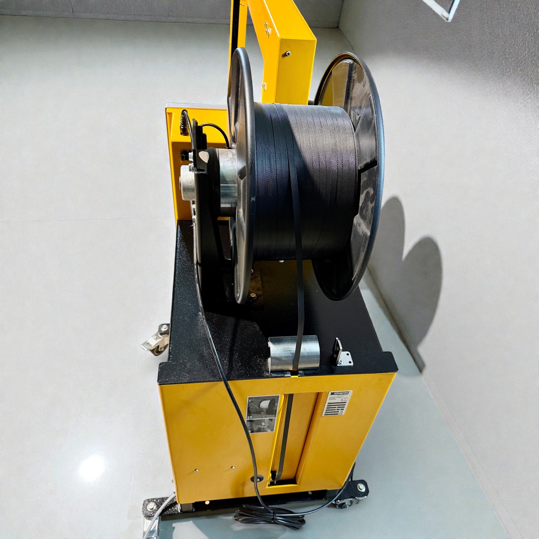 Strapex SMG 65 automatische Umreifungsanlage mit Fördertechnik und modularen Gliederbandförderanlage