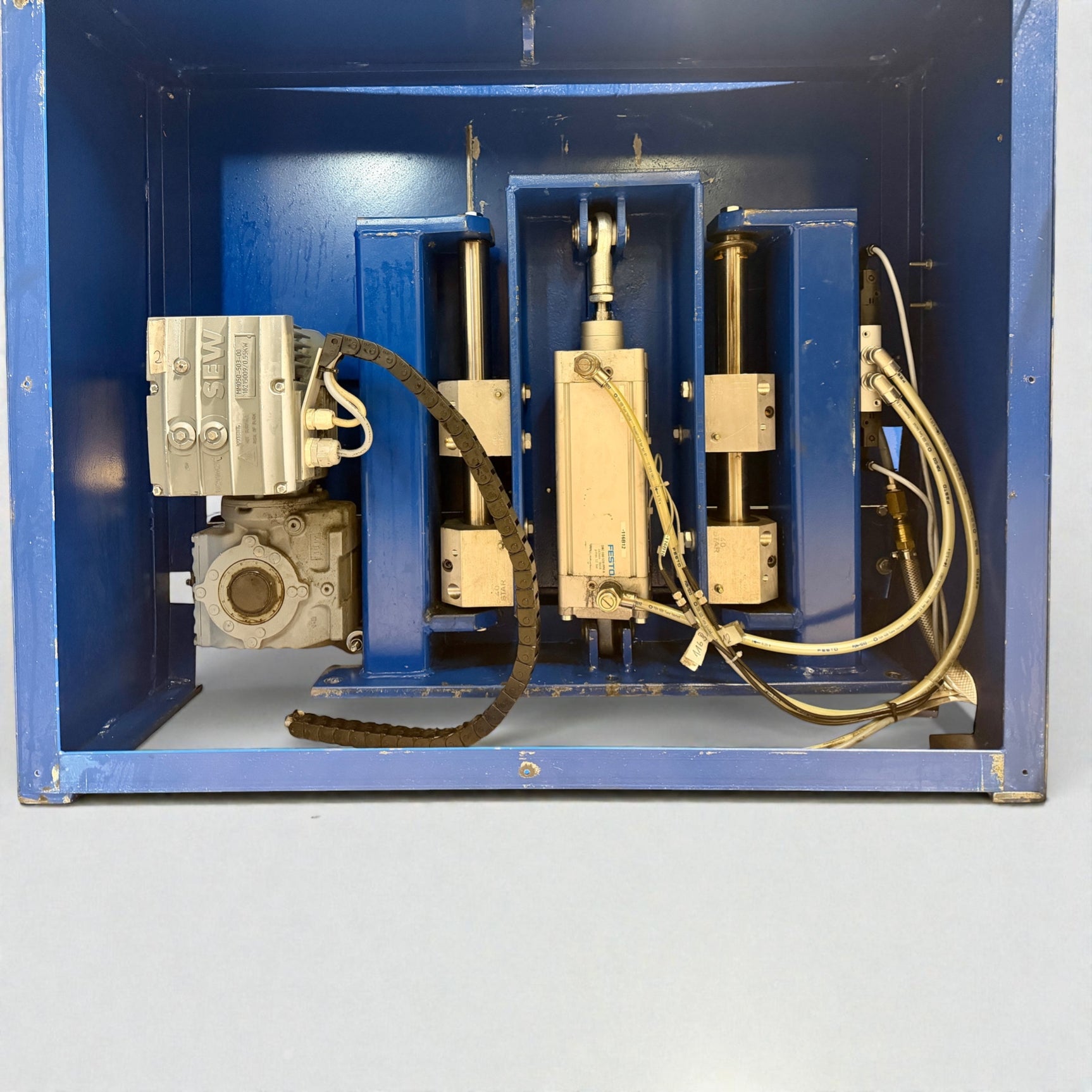 Strapex SMG 65 automatische Umreifungsanlage mit Fördertechnik und modularen Gliederbandförderanlage