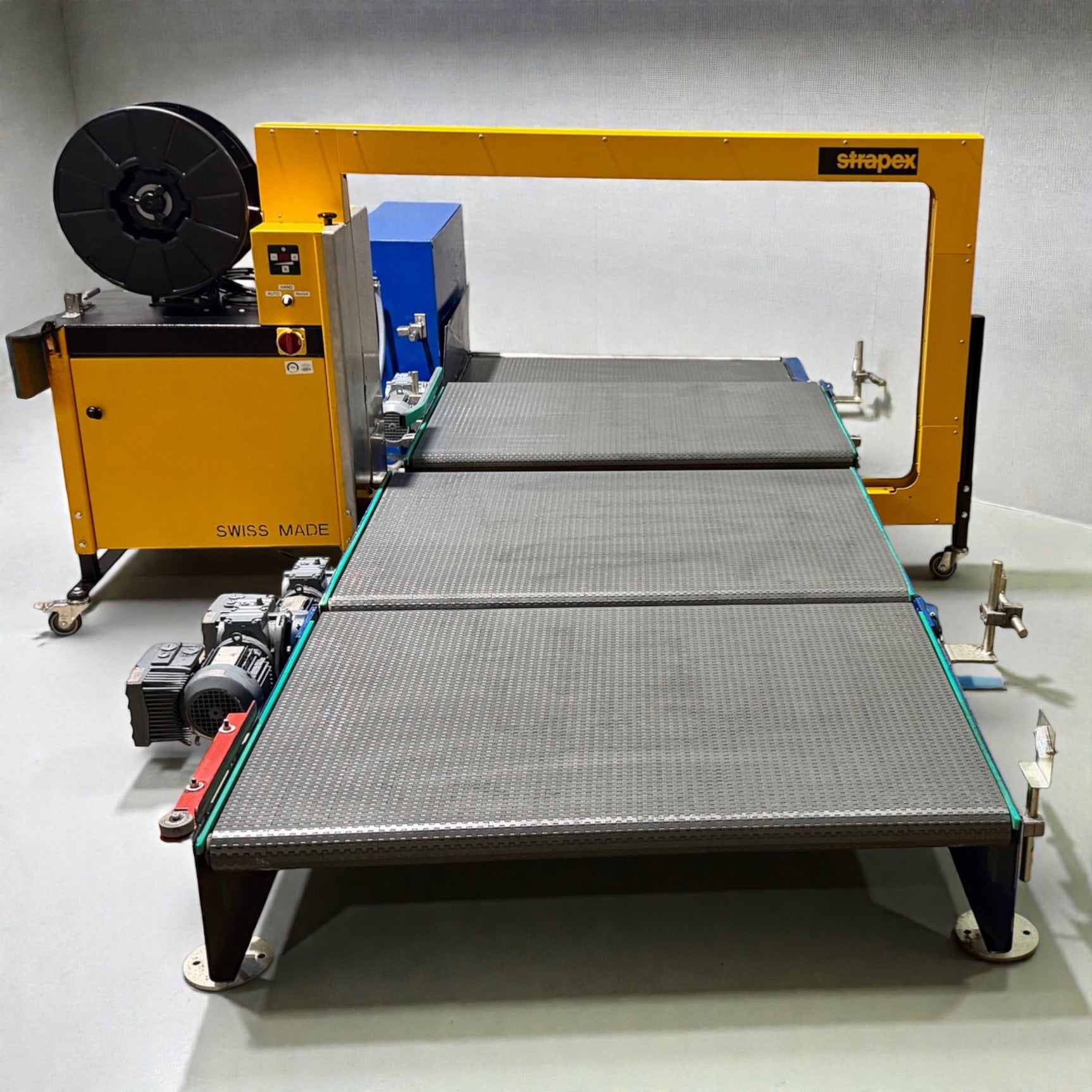 Strapex SMG 65 automatische Umreifungsanlage mit Fördertechnik und modularen Gliederbandförderanlage