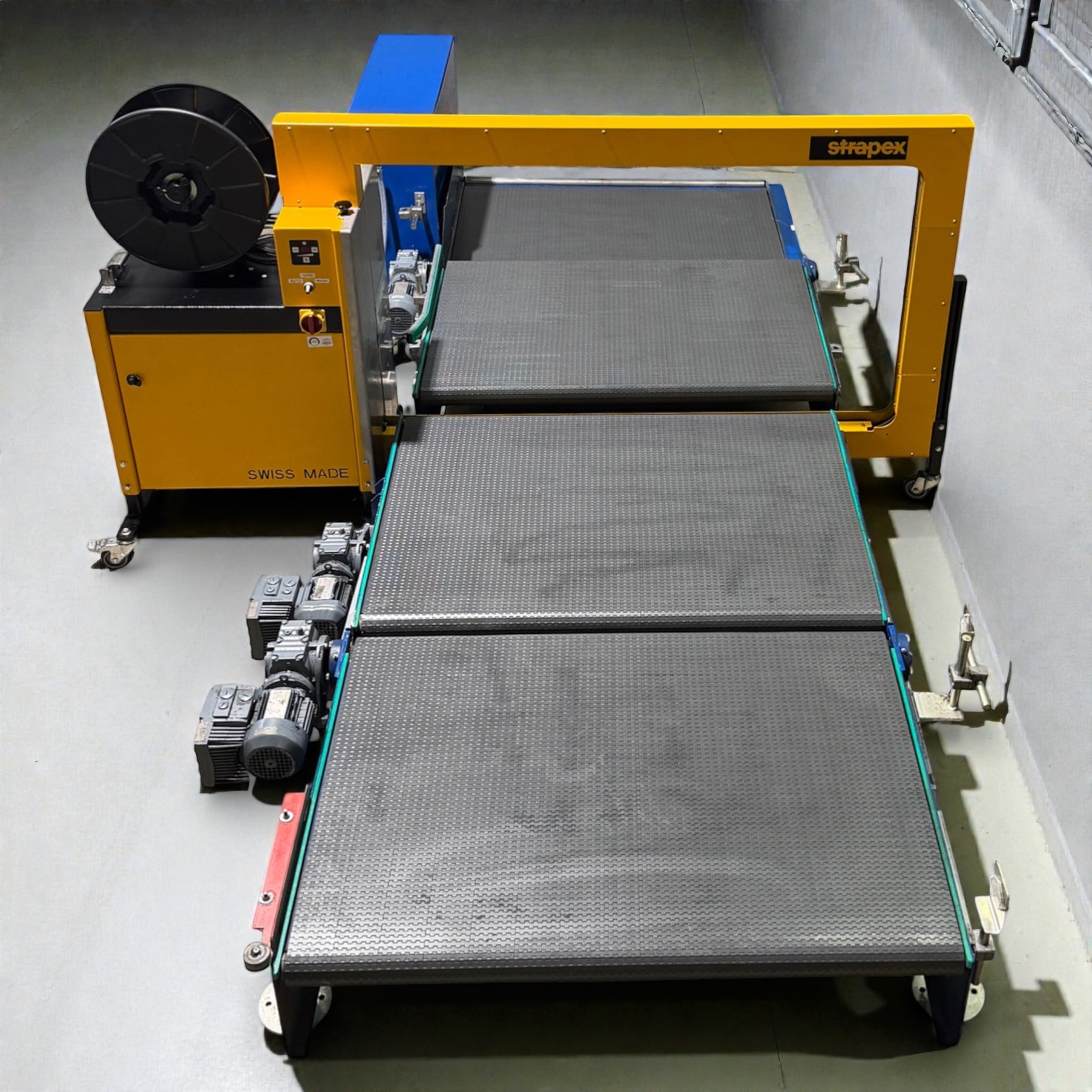 Strapex SMG 65 automatische Umreifungsanlage mit Fördertechnik und modularen Gliederbandförderanlage