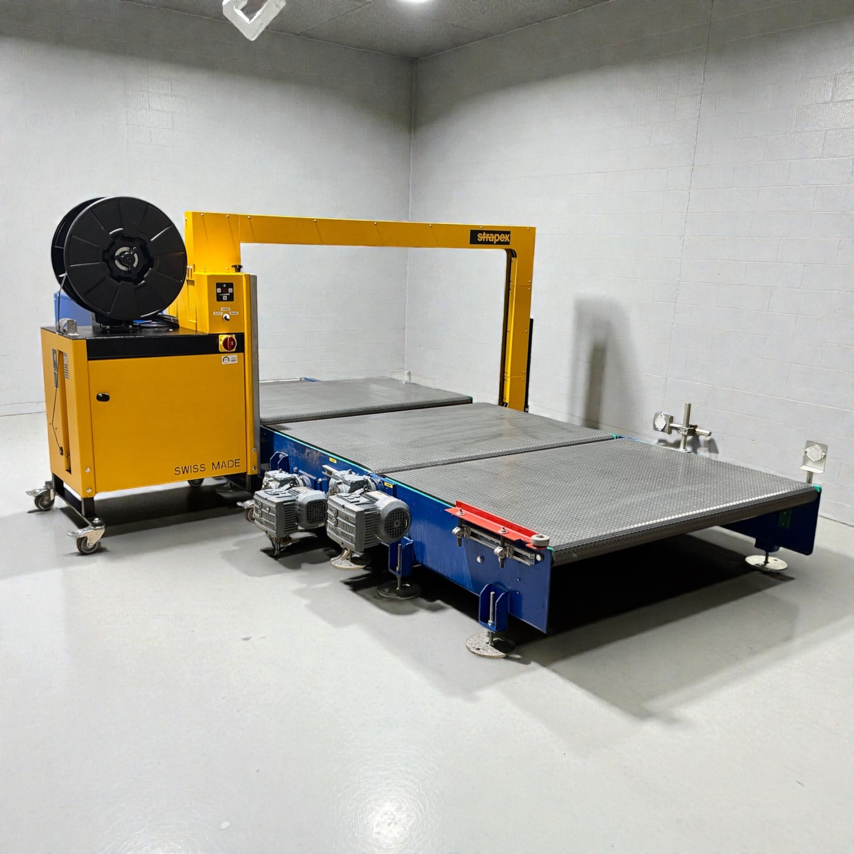 Strapex SMG 65 automatische Umreifungsanlage mit Fördertechnik und modularen Gliederbandförderanlage