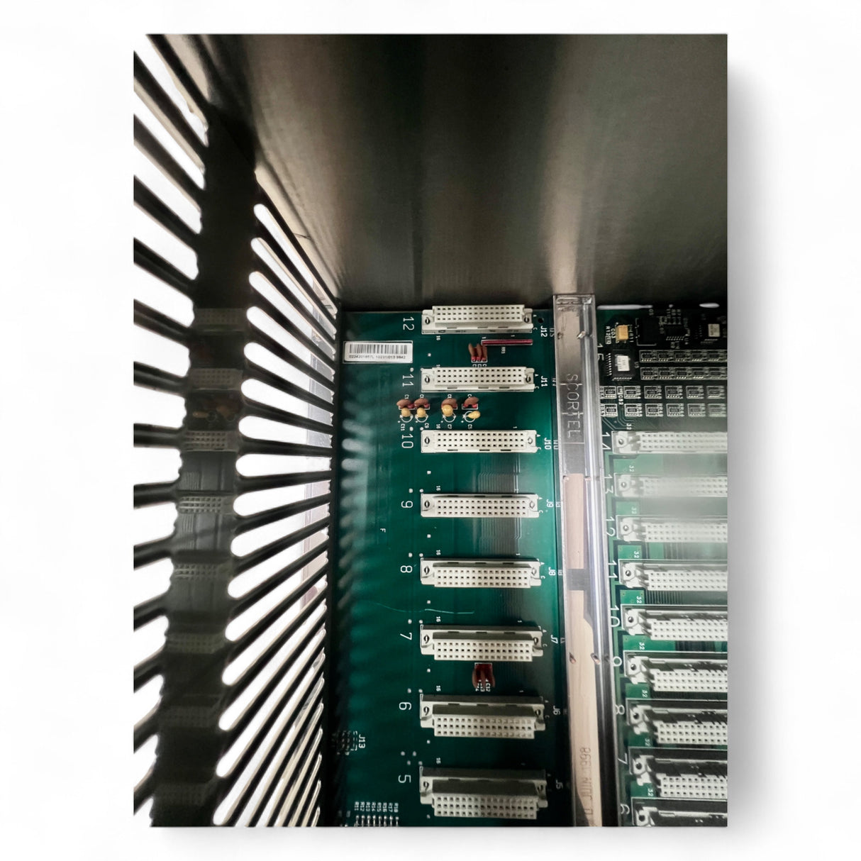 NUM 1060W CNC Steuerung – 19”-Rack (7HE) mit Backplane 48×31×32 cm, 220V 50/60Hz – Art.-Nr. 0224202080F – kompatibel mit IMA 810 V