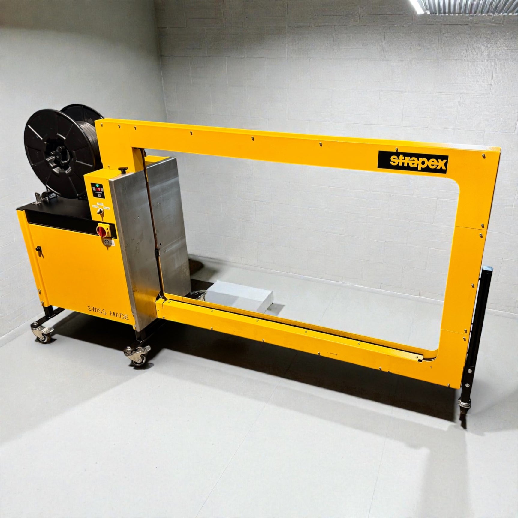 Strapex SMG 65 automatische Umreifungsanlage mit Fördertechnik und modularen Gliederbandförderanlage