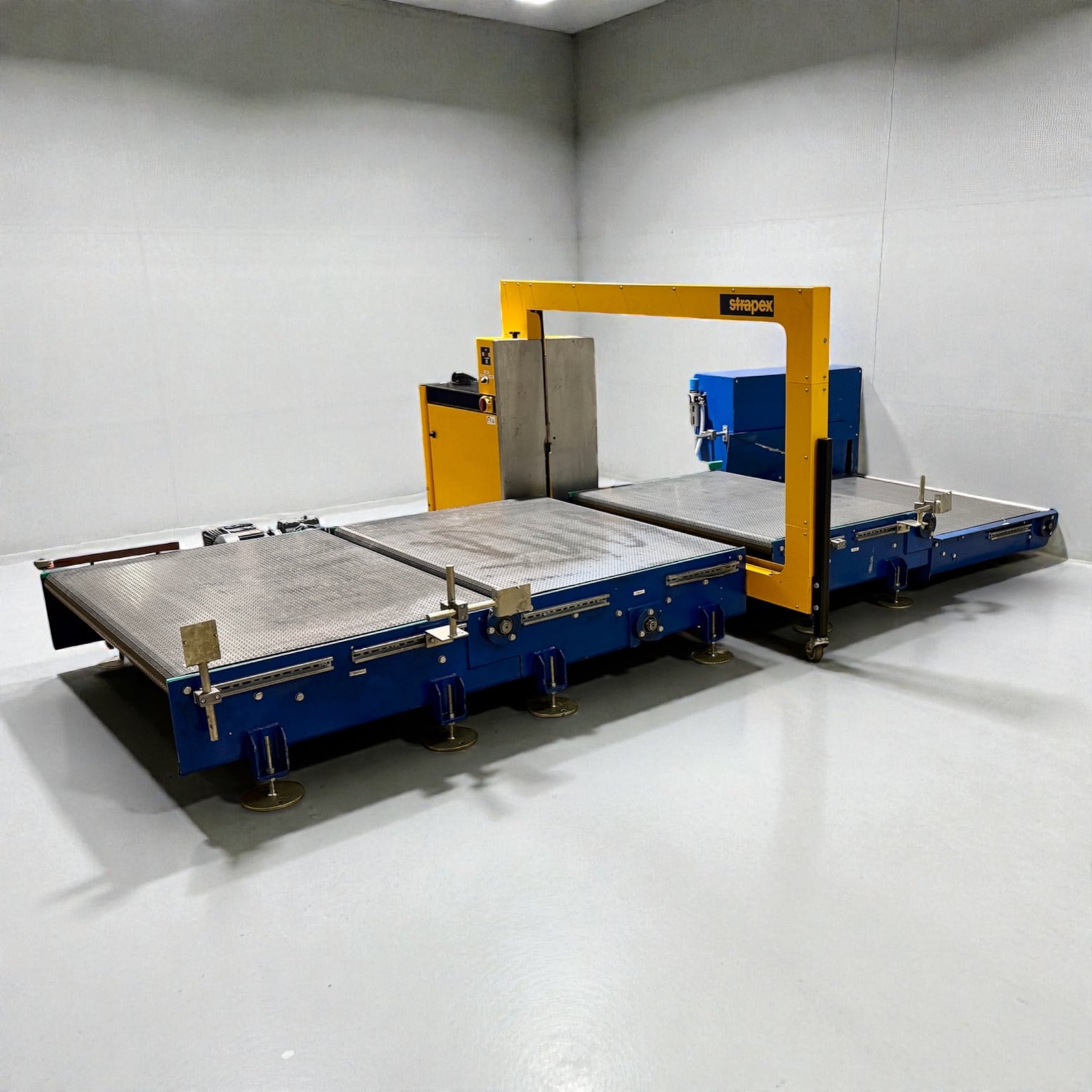 Strapex SMG 65 automatische Umreifungsanlage mit Fördertechnik und modularen Gliederbandförderanlage