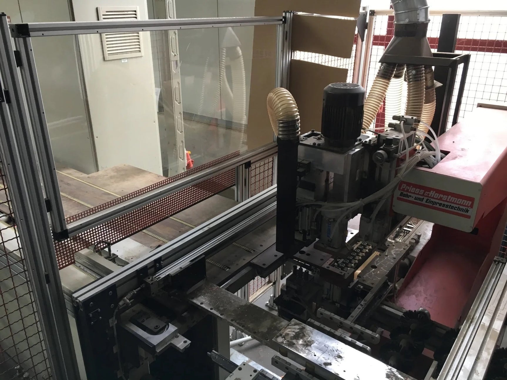PRIESS & HORSTMANN BAT CNC Bohr und Einpressmaschine Türenfertigung Beschlagbohrmaschine